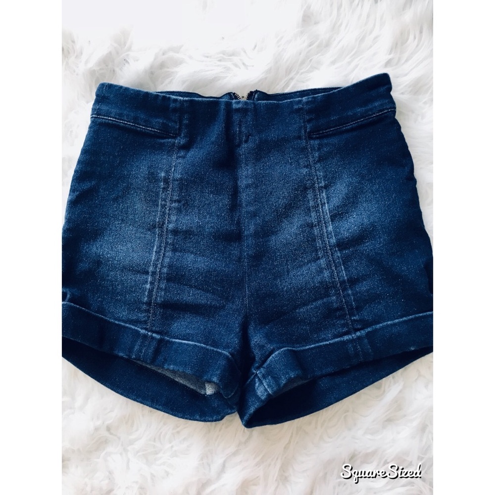 HIGH WASTED WITH ZIP BACK SHORTS